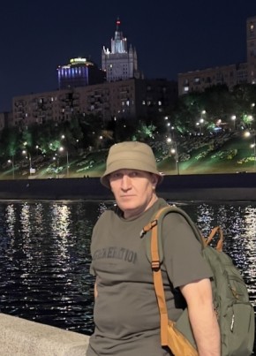 Роман из Москвы 56 лет