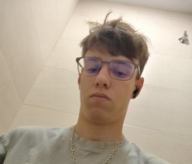 Auric, 18, Sant Marti