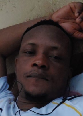 René из Lomé 32 года
