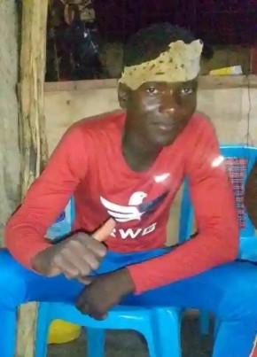 Maxwel OCHIENG, 20, Kenya, Kisumu