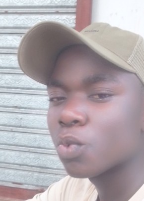 Emmanuel из Dar es Salaam 20 лет
