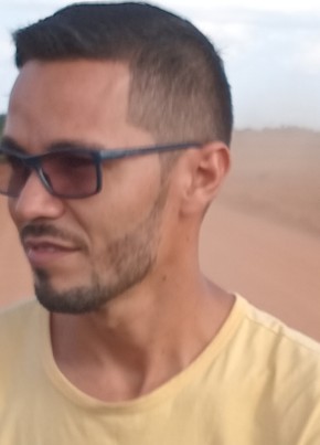 Matheus из São Luís de Montes Belos 22 года