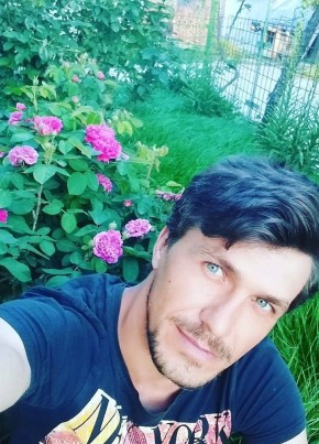 Marius, 22, Romania, Lucieni