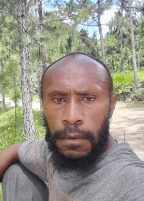 Hudrick Rogrowa, 18, Papua New Guinea, Bulolo