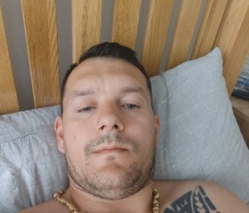 Mario, 31, Corby