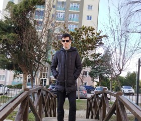 Mustafa, 20, Istanbul