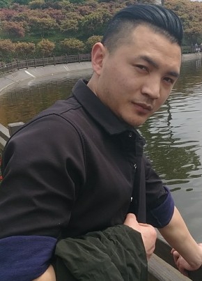 韦小宝, 30, 中华人民共和国, 重庆市