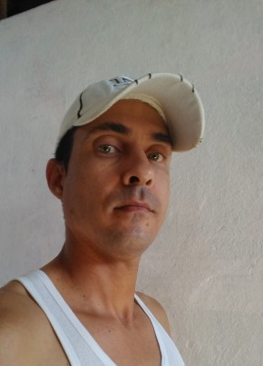 Michel Perez, 40, República de Cuba, La Habana