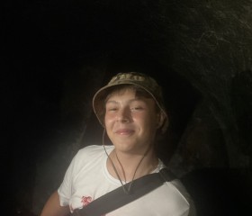 Artur, 18, Simferopol