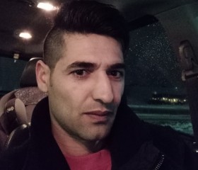 Moe , 36, Cambridge