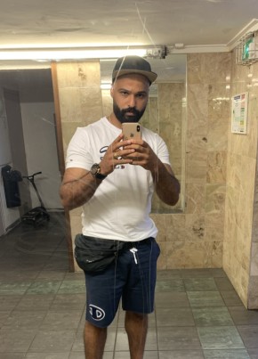 AZiz, 37, République Française, Rouen