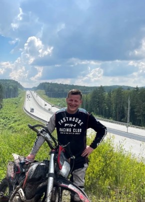 Александр из Нягани 48 лет