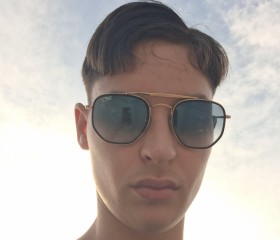 Rayan, 20, Lyon