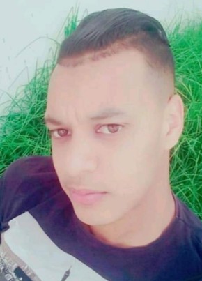Lahcen из Oran 25 лет