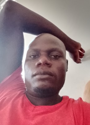 Kenneth из Gulu 29 лет