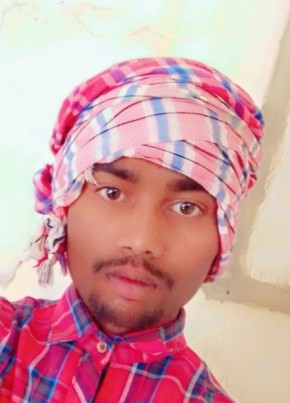 Roshan Kumar, 18, India, Kharagpur (Bihar)