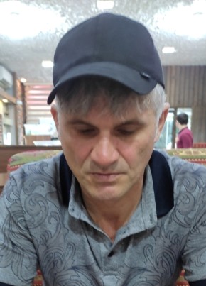 Михаил из Махачкалы 51 год