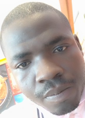 Luciano Francisc, 28, República de Angola, Loanda