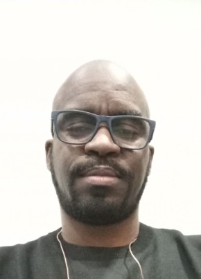 Nino Brown из Apucarana 42 года