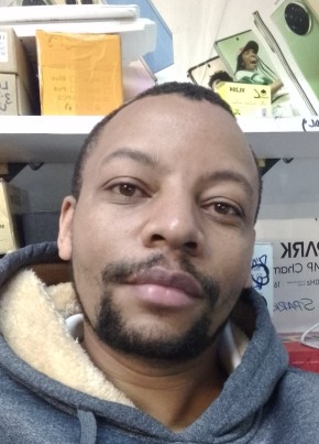 John из Nakuru 36 лет