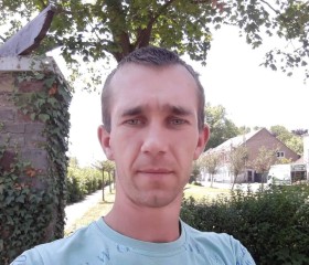 Vanya, 33, Louvain-la-Neuve