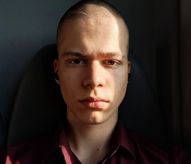 Mikhail, 18, Moscow