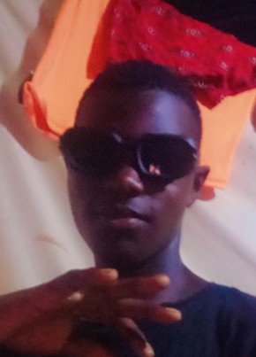 Johnson из Kampala 18 лет