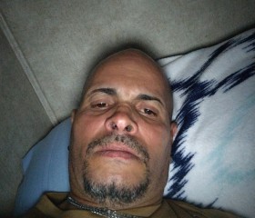 Javier, 47, San Juan