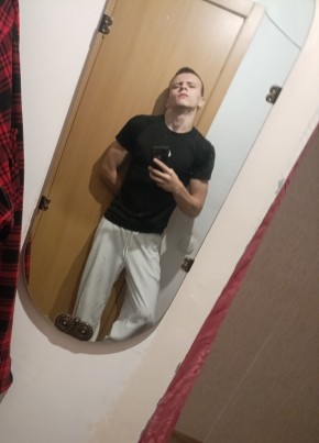 Максим из Жирновска 18 лет