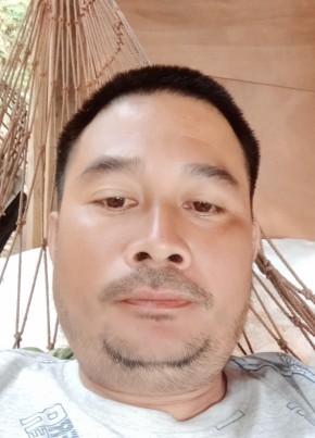 สมชาย, 42, ราชอาณาจักรไทย, เชียงราย