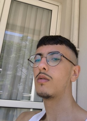Mert из Bursa 23 года