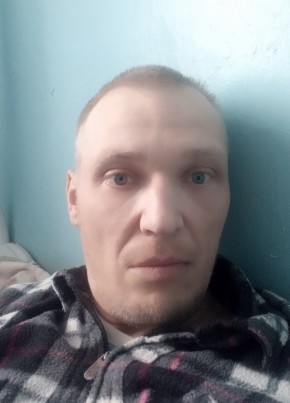 Максим из Торжока 39 лет