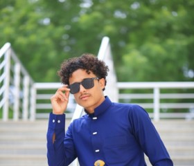 علوش, 21, Paris