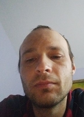 Marius George, 36, Romania, Iași