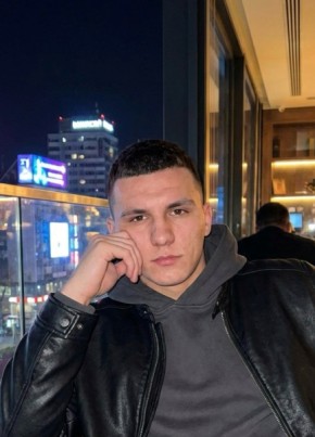 Антон из Мариуполи 21 год