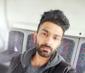 Gautam, 32, North Bay