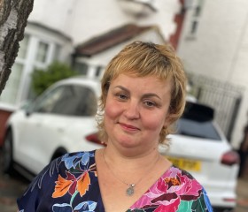 Elena, 49, London