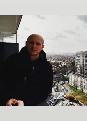 Andre, 32, République Française, Paris
