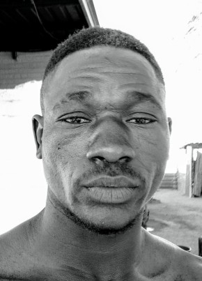 Hendrick Sipho из Okahandja 22 года