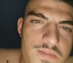 Τονη, 19, Tirana