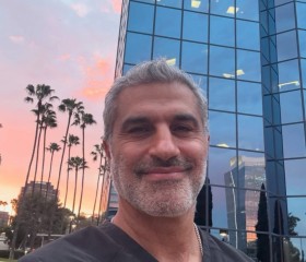 Джулиан Гловер, 56, Madrid