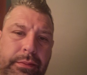 Phil, 42, Stoke-on-Trent