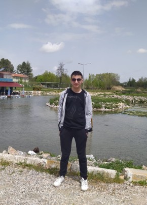 Emirhan, 18, Türkiye Cumhuriyeti, İstanbul
