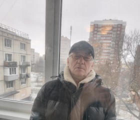 Олег, 68 лет, Санкт-Петербург
