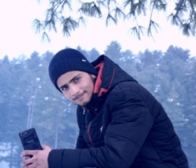 Zeeshan, 22, New Delhi