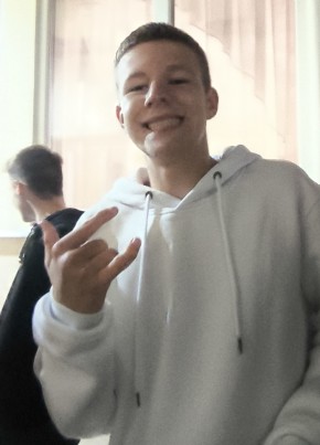 Кирилл из Шахты 18 лет