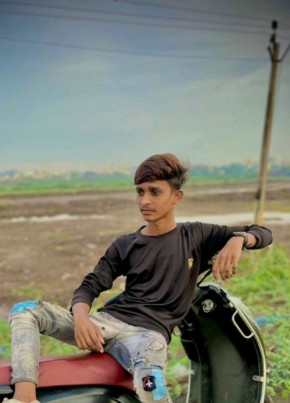 Vishal Dabhi, 18, India, Bedi