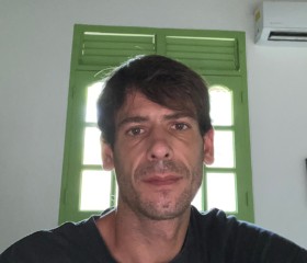 Dom, 21, Sainte-Rose