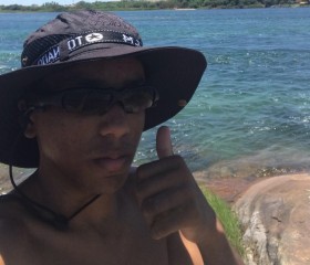 Msteus, 19, Petrolina