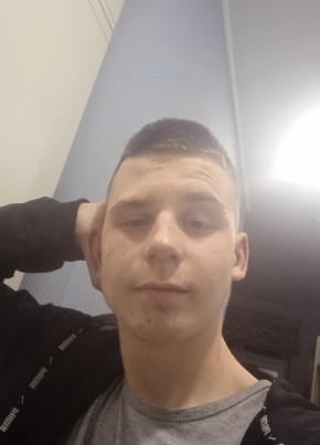 Александр, 18, Россия, Саратов
